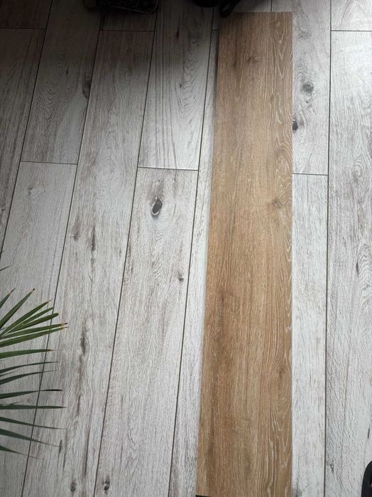 Płytki podłogowe drewnopodobne