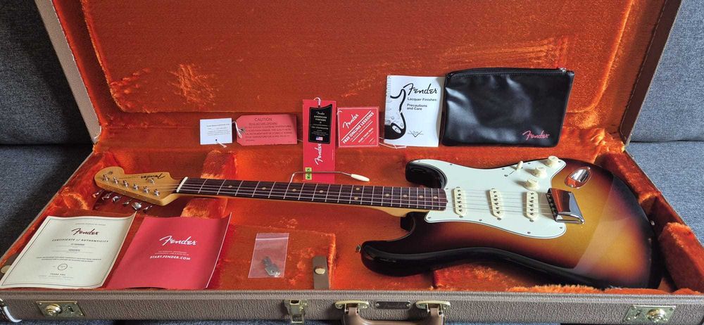 Fender American Vintage II 1961 Rosewood Fingerboard 3-Color Sunburst