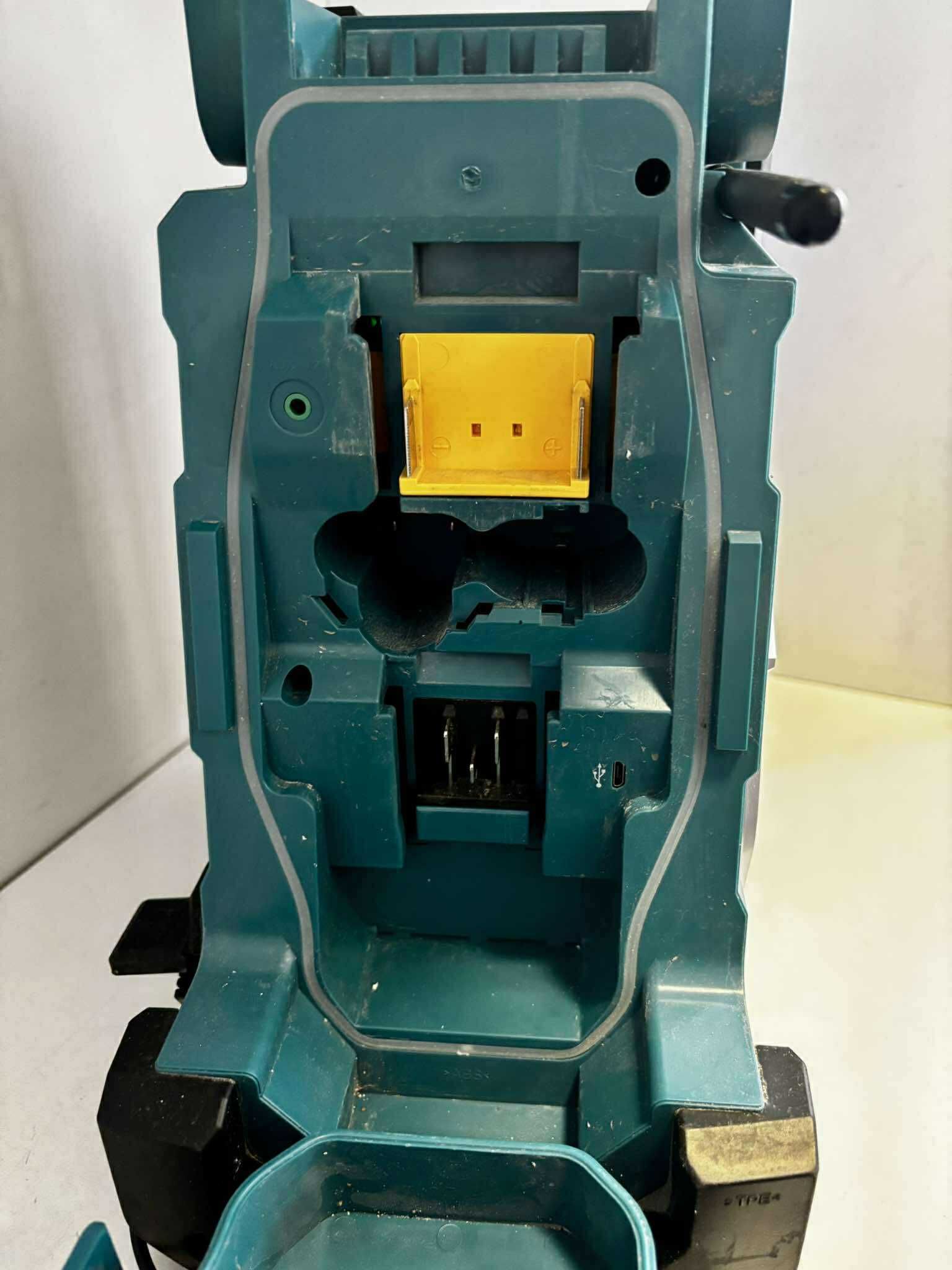 Radio budowlane MAKITA DMR 112 + Pud., zasilacz