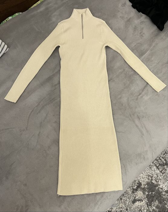 Сукня бежева пряма