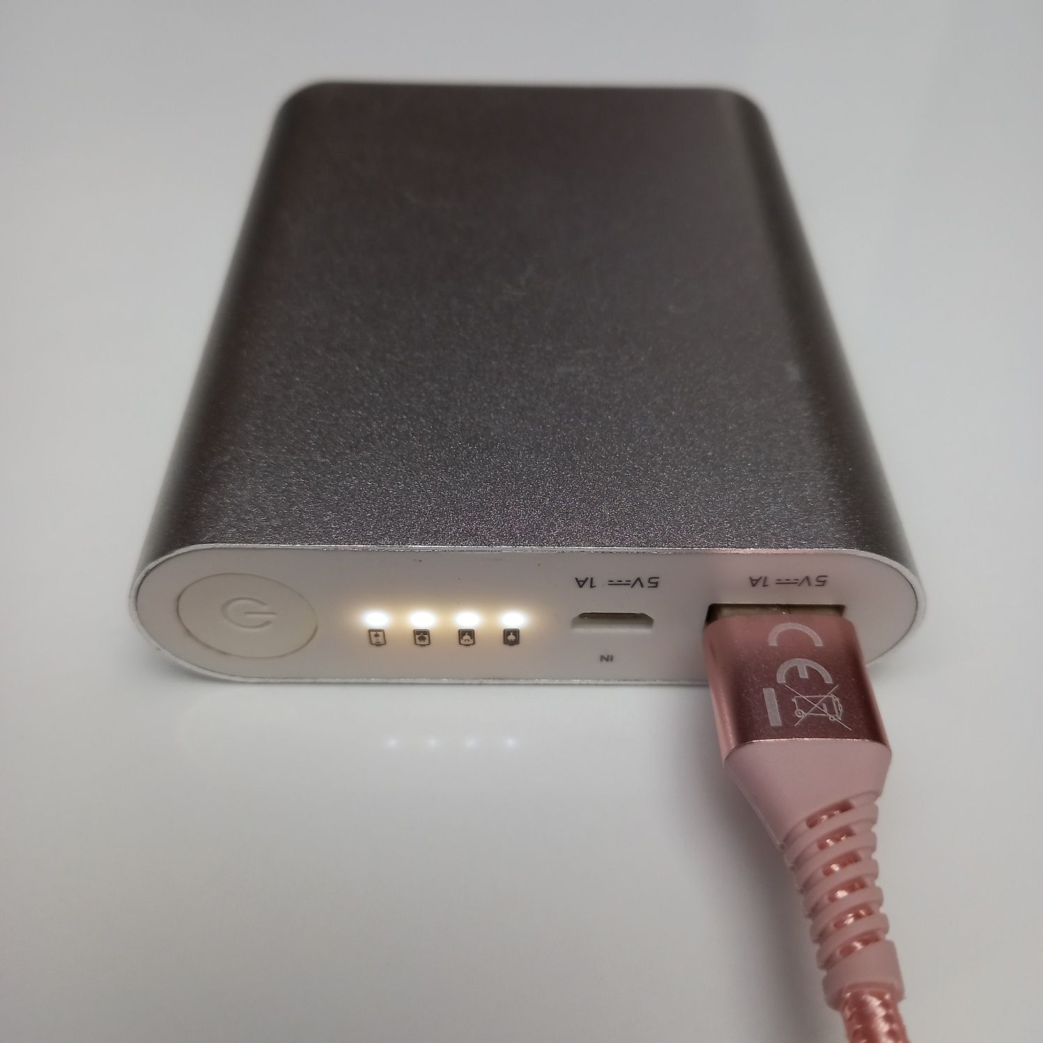 Srebrny powerbank