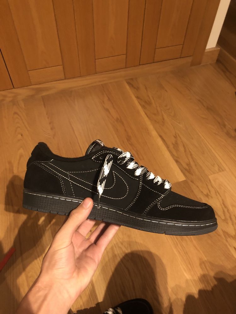 Jordan 1 Low Travis Scott black phantom