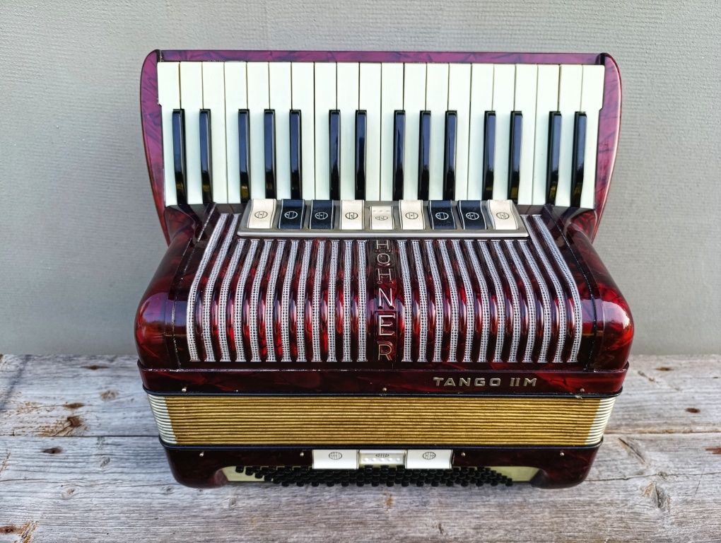 Akordeon Hohner Tango IIM 96 basów