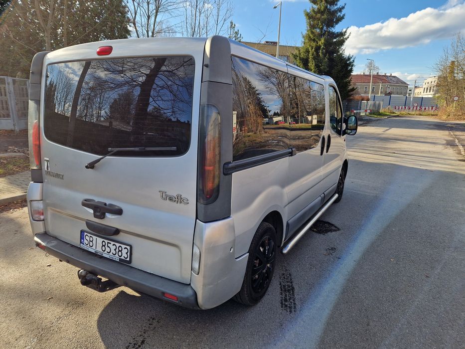 Renault Trafic 2.5 DCI 8 osób !