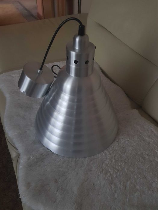 Lampa aluminiowa srebrna żyrandol