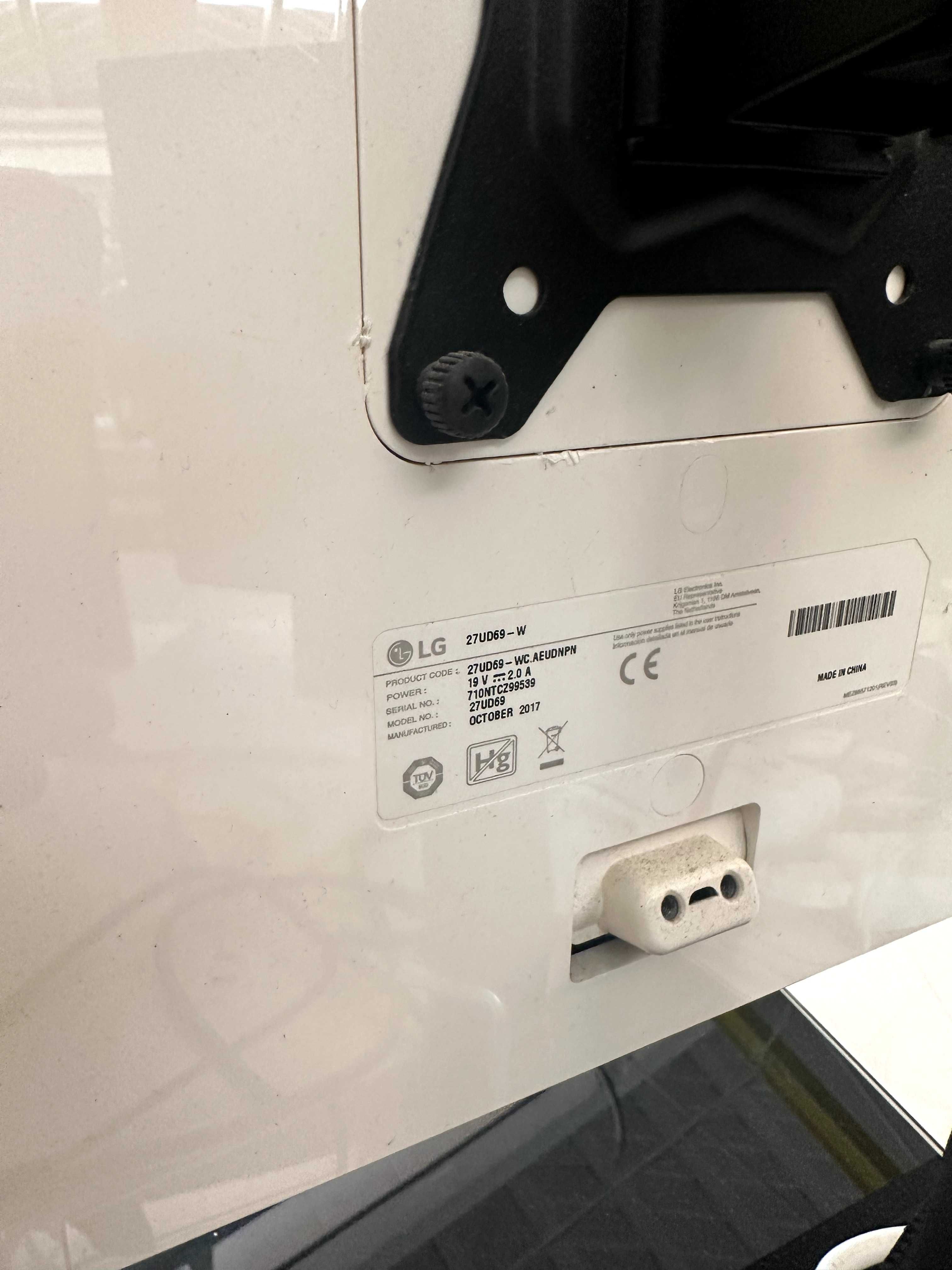 LG Monitor – 27” 4K UHD (model 27UD69-W, manufactured in 2017).