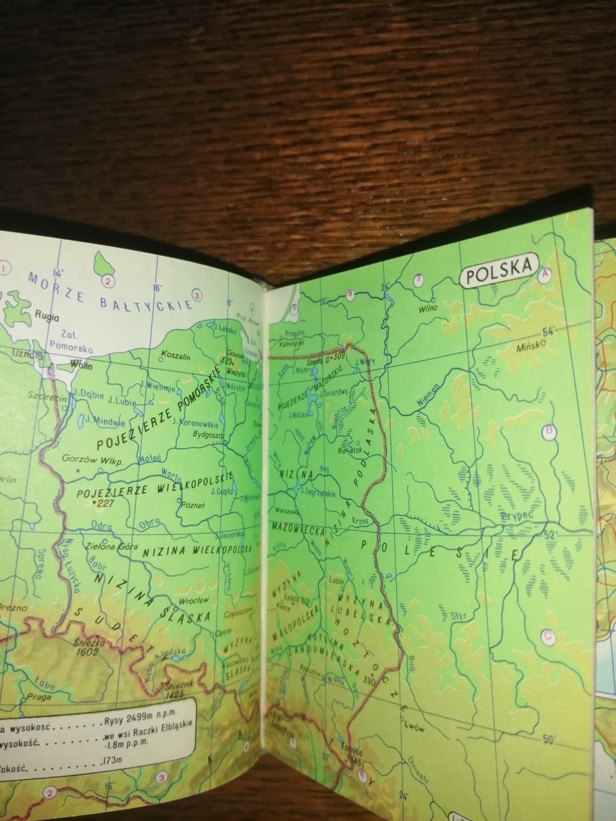 Geograficzny mini atlas świata