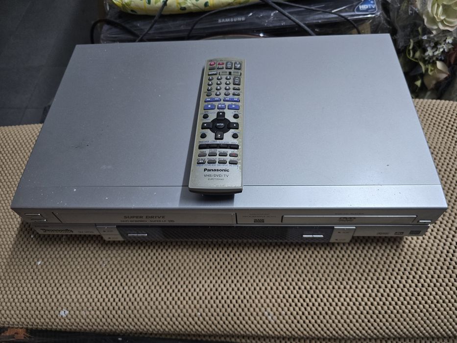 Leitor VHS/ DVD panasonic