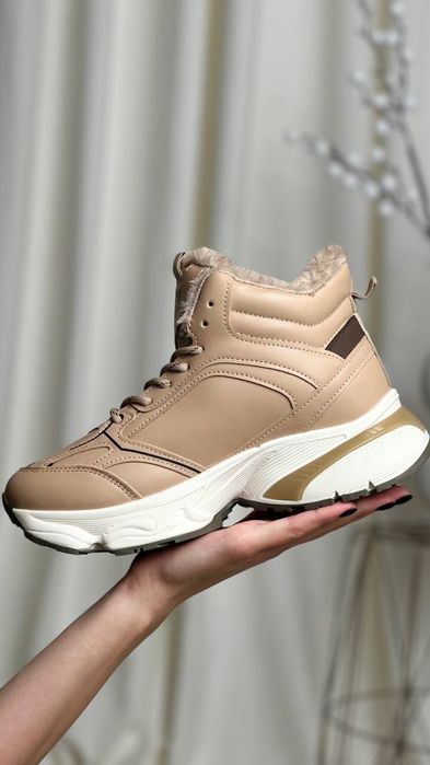 Жіночі зимові кросівки