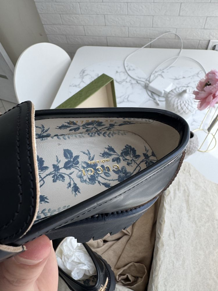 Продам шкіряні лофери GUCCI!