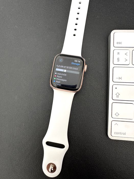 Apple Watch Series 4 — 40mm GPS | Dourado