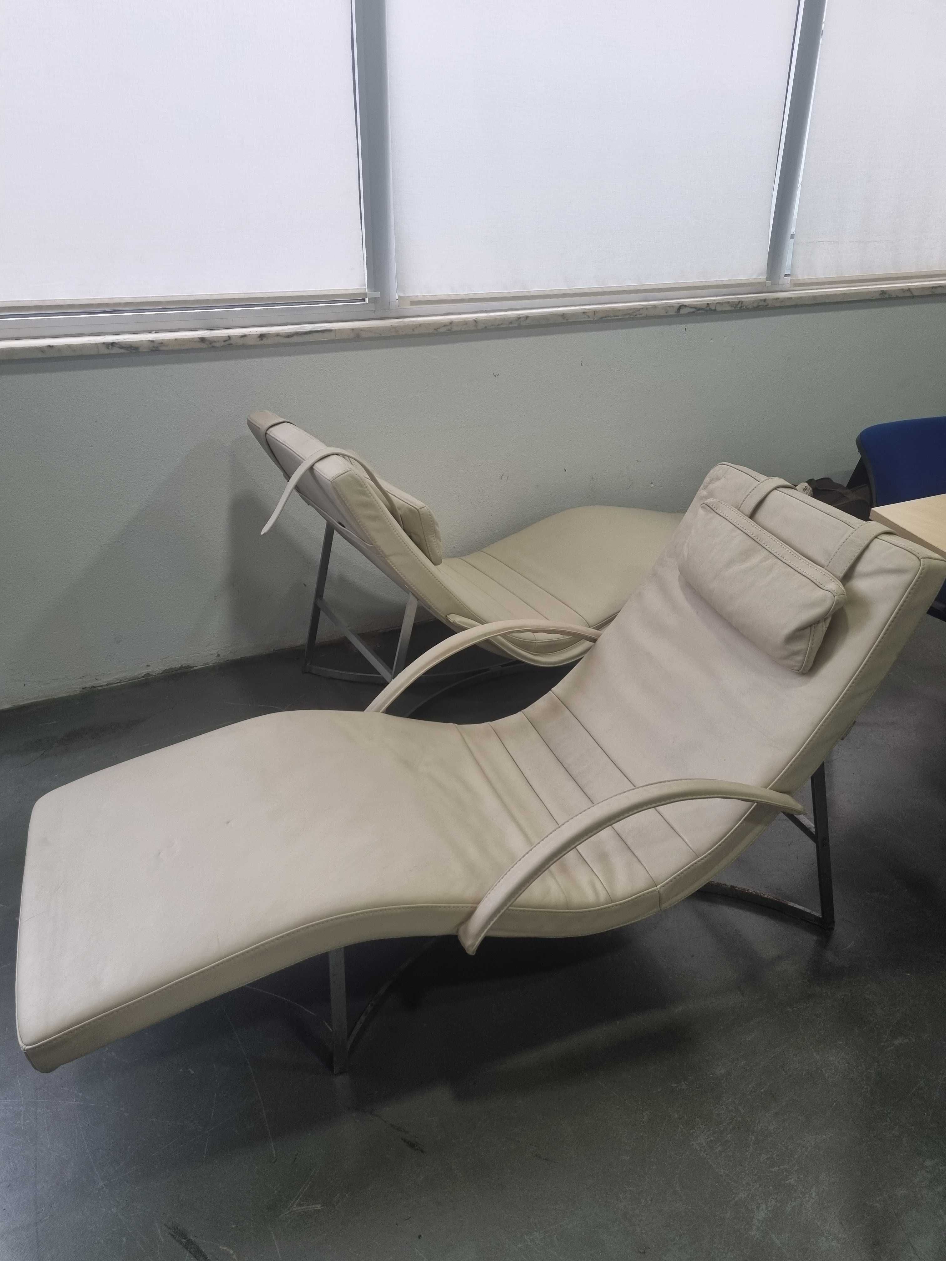 CHAISE Lounges / longues