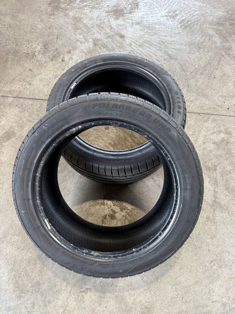 Atlas PolaBear UHP 235/45/17 97V