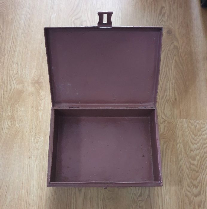 Caixa de Ferramentas Antiga em Metal