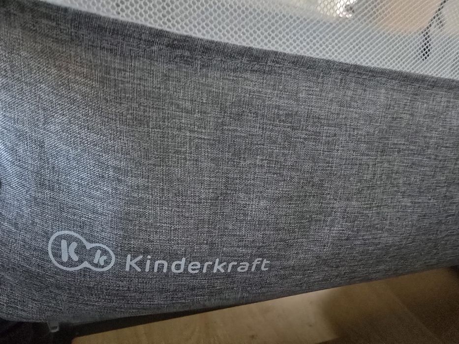 Kinderktaft neste up jasnoszare łóżeczko turystyczne dostawka