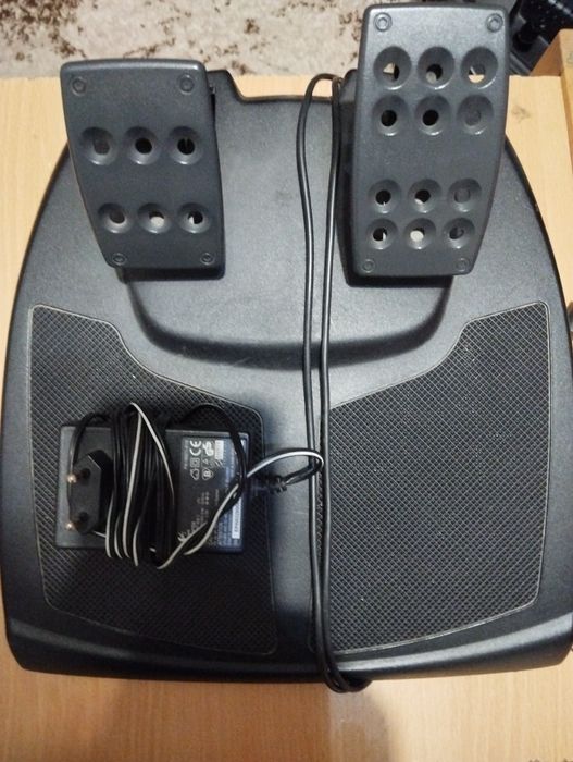 Ігровий руль Logitech Momo Racing