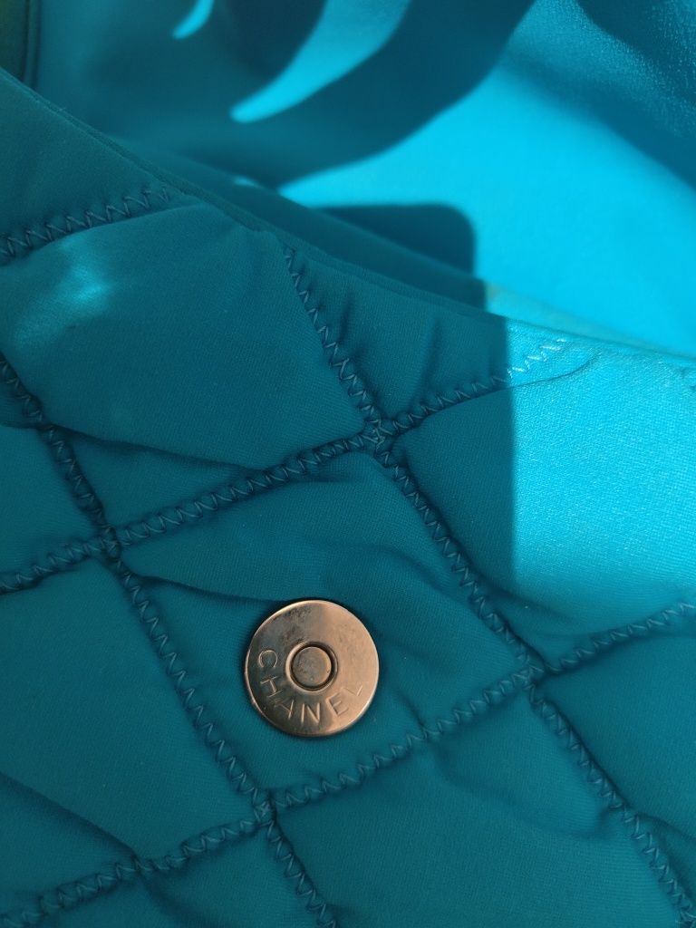 Mala Chanel azul turquesa