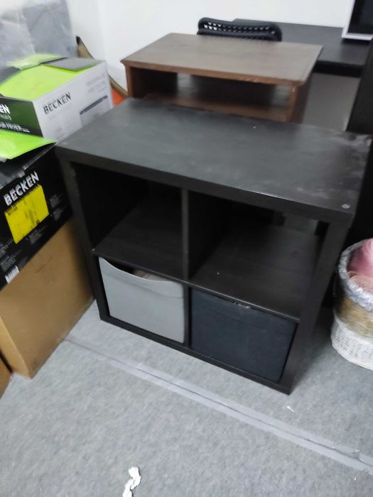 Estante IKEA preta