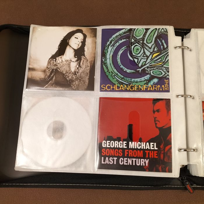 Płyty CD z przeróżną muzyką w albumie - pokrowcu - teczce