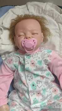 Śpiąca lalka reborn jak niemowlak plus wyprawka