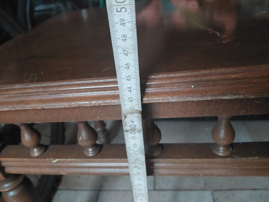 Mesinha antiga pequena de madeira de sala de estar. 25€