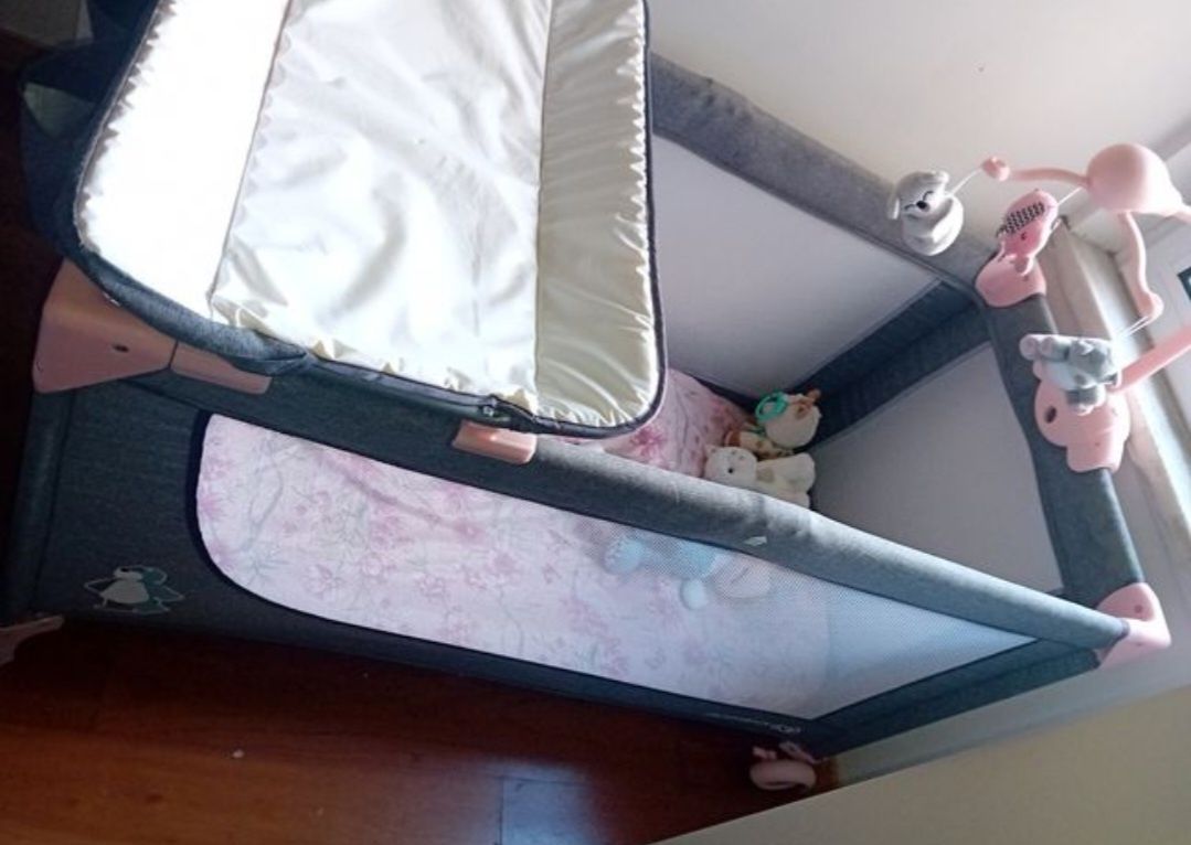 Berço à venda com todos os seus acessórios