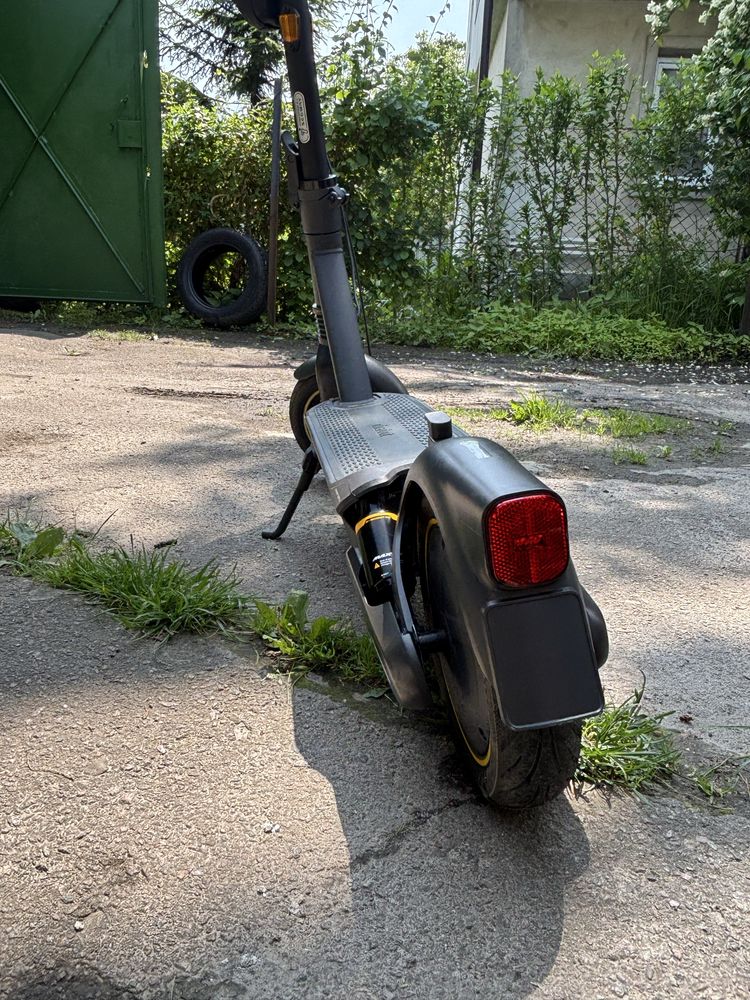 Ninebot max G2 електросамокат