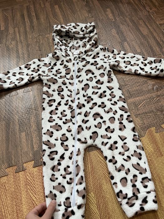 Дитячий теплий комбінезон 12-18 м. З леопардовим принтом