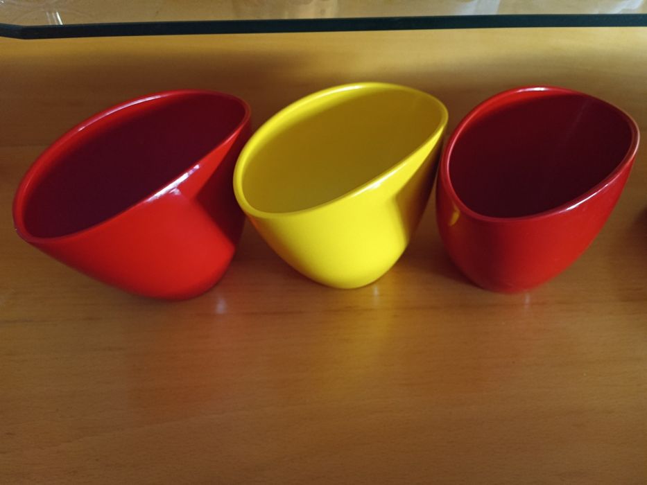 Zestaw 3 nowych doniczek ceramicznych 2xczerwona  i 1 żółta osłonka
