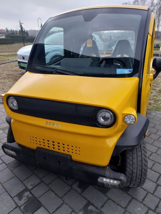 Samochód 2 osobowy elektryczny.