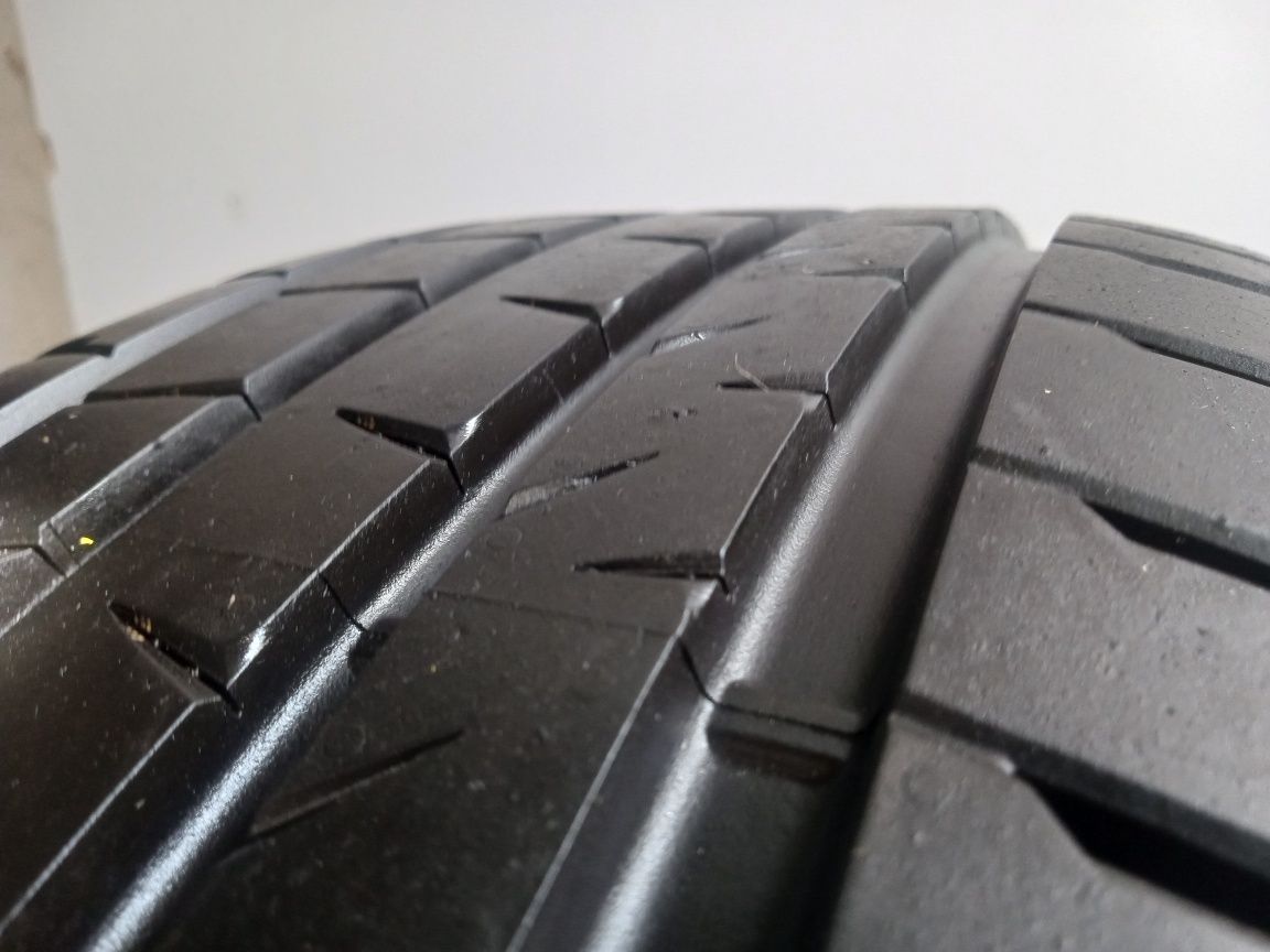 Opony letnie 235/45R20  Bridgestone jak nowe 21r