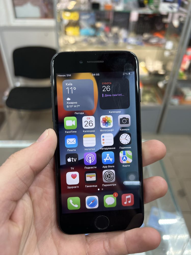 iPhone 7 • 32 ГБ • Black