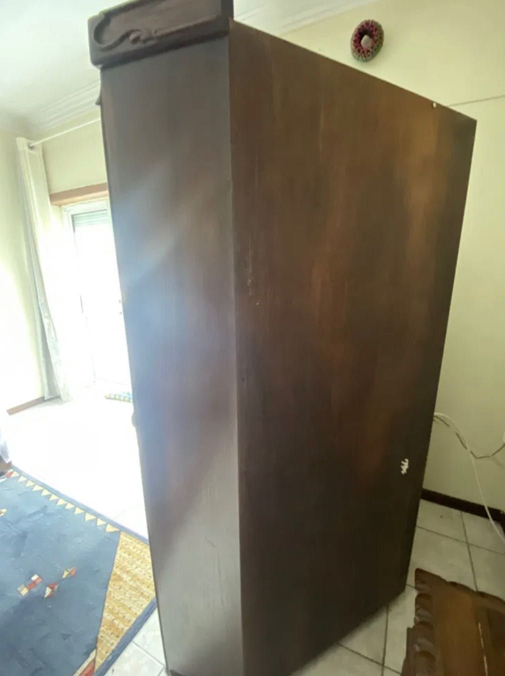 Armário em bom estado de TV