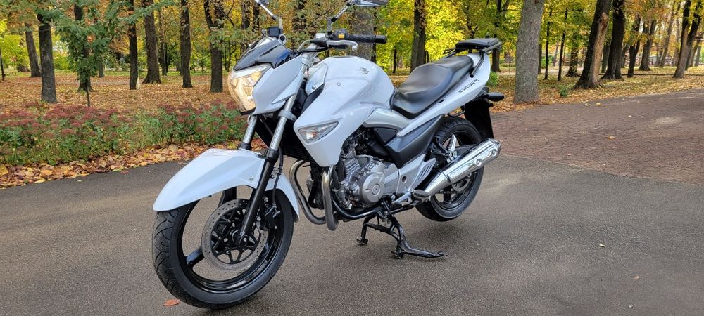 Suzuki GSR 250. 2015p. Сузукі.