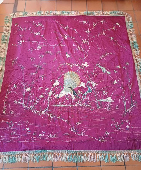 Conjunto Colcha chinesa antiga, 2 almofadões, 4 pendentes.