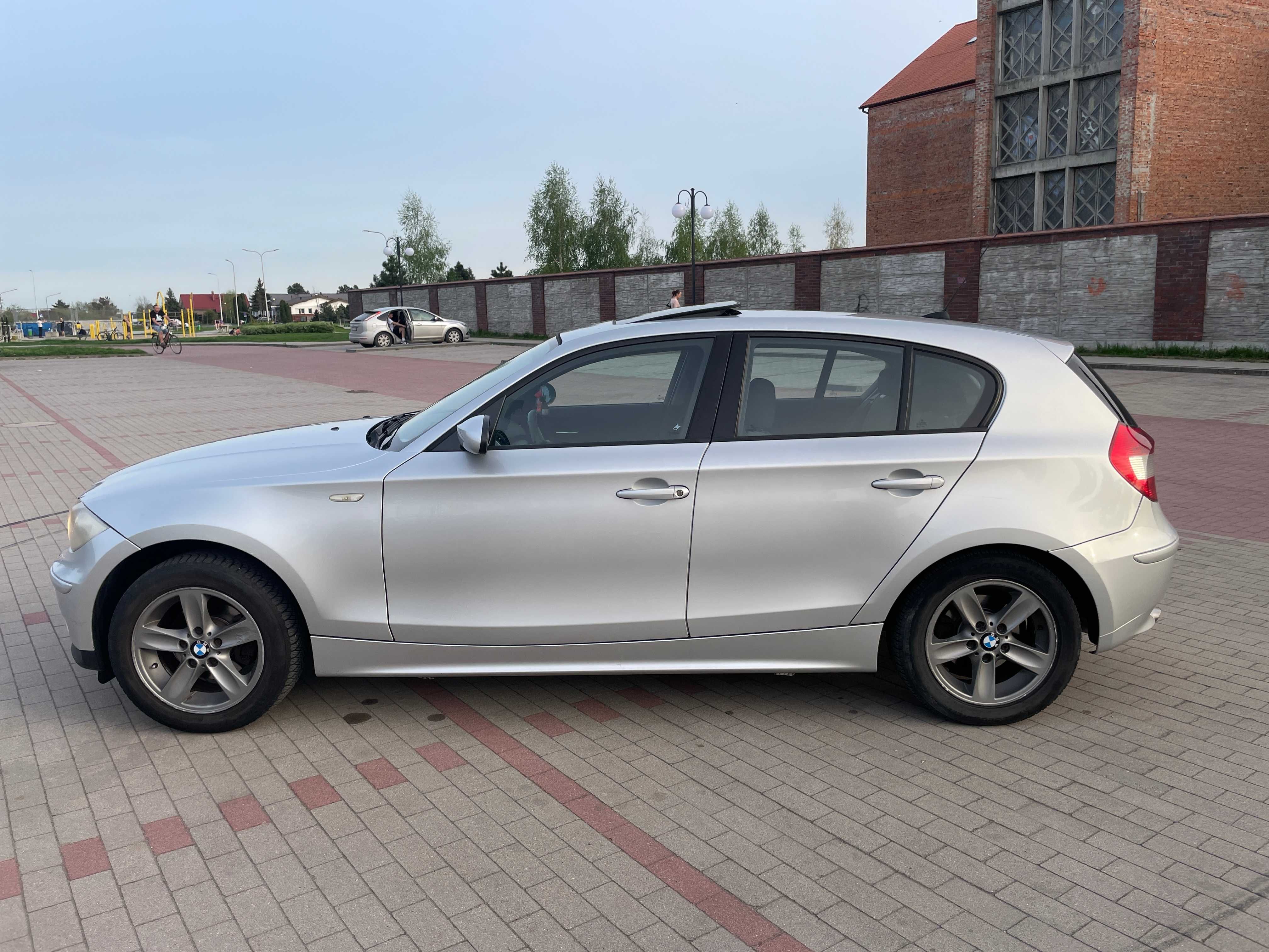 BMW 1 E87 1.6 benzyna 116km. rok 2006 zarejestrowana 5 drzwi okazja