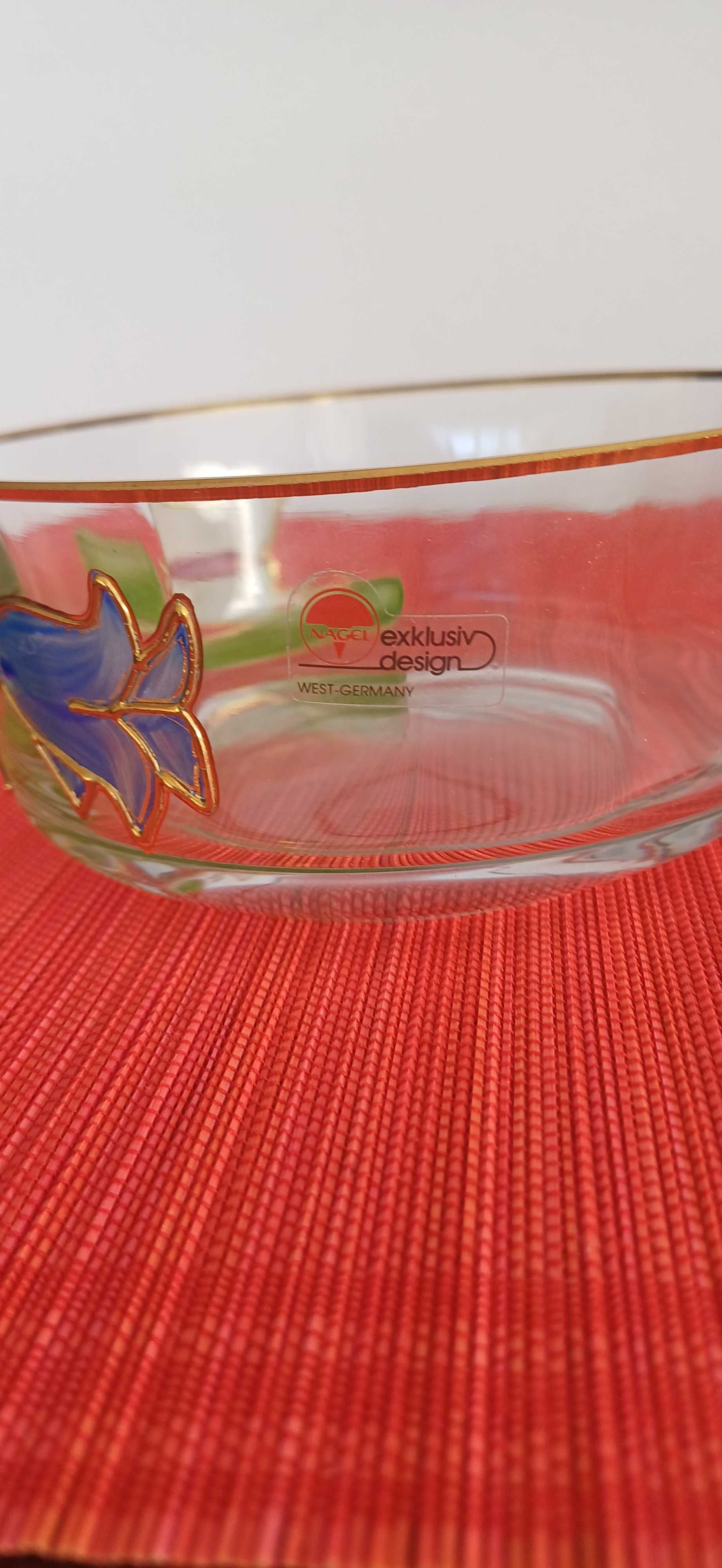 Taça vidro pintada à mão com flores em relevo