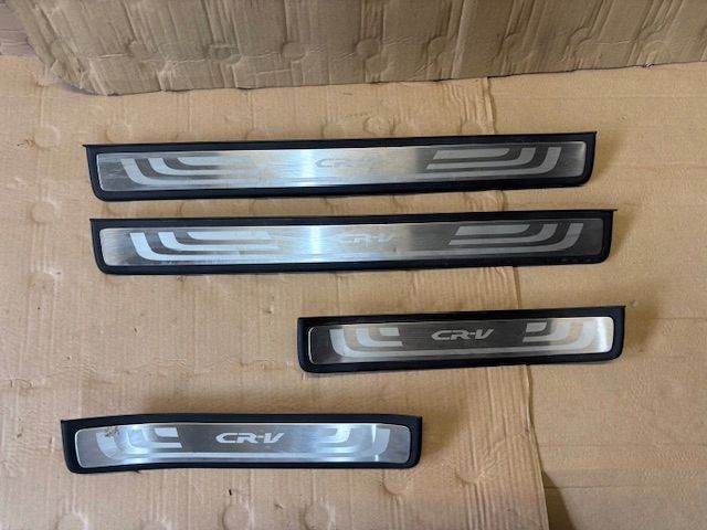 HONDA CR-V IV 12-17r NAKŁADKI PROGOWE LISTWY OZDOBNE CHROM