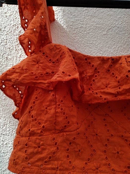 Top vermelho bordado