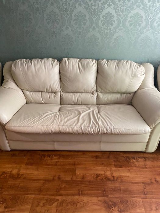 Диван кожаный раскладной + 2 кресла в идеальном состоянии