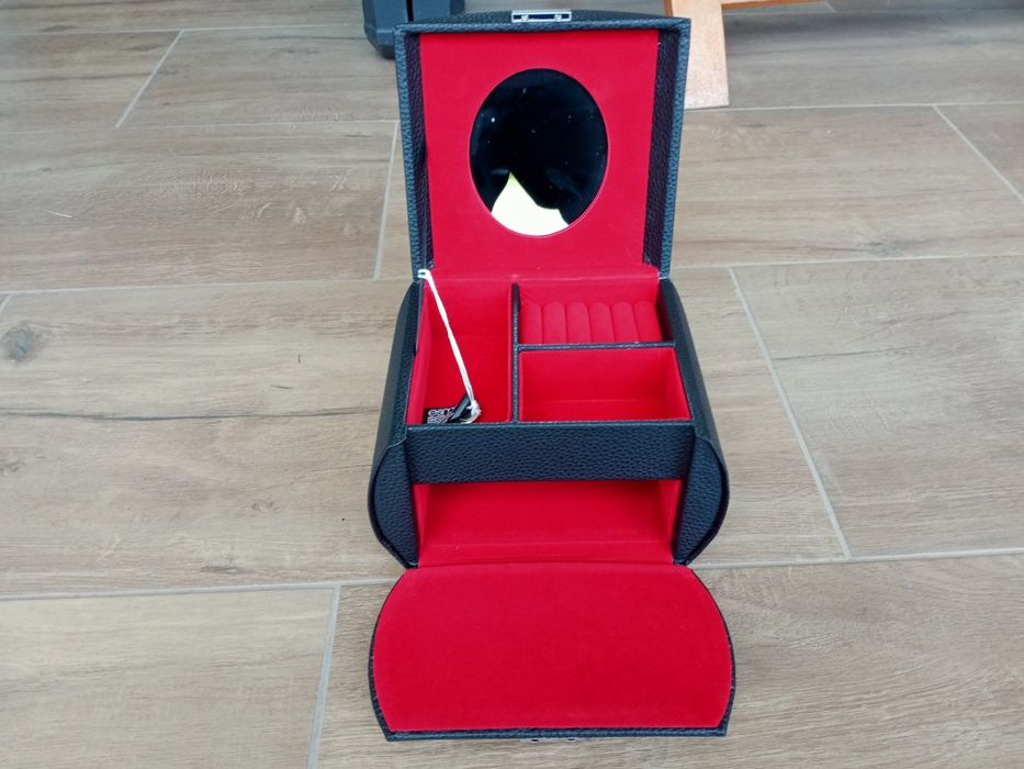 Kuferek na biżuterię esmara