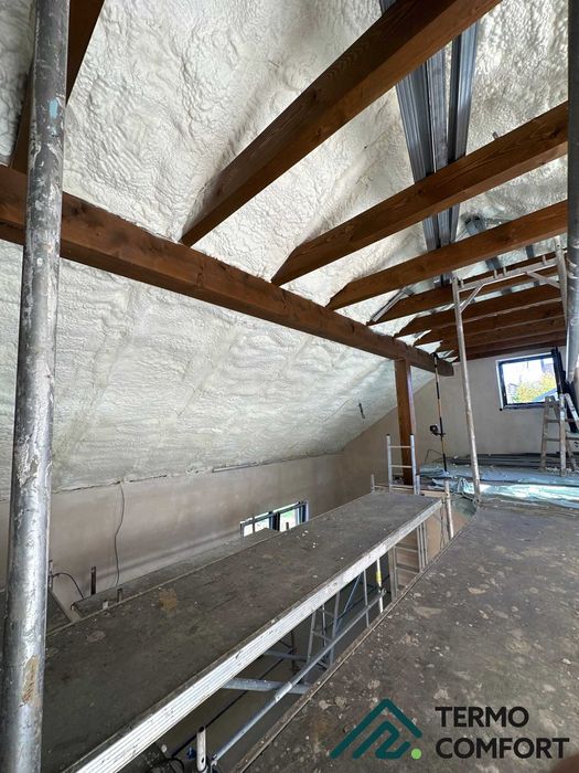 Ocieplanie piana PUR - Izolacje poddaszy pianką i celuloza Isocell