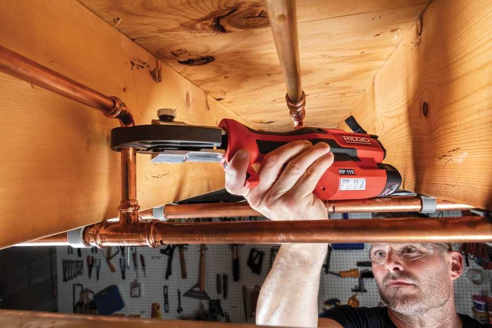 Máquina de Cravar Tubo 10,8V RP 115 RIDGID   JR19