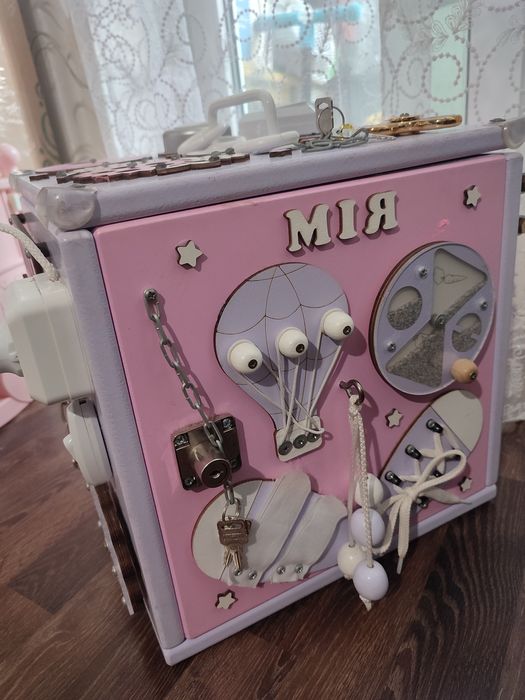 Бізікуб,бізіберд з доступом в середину для зберігання іграшок