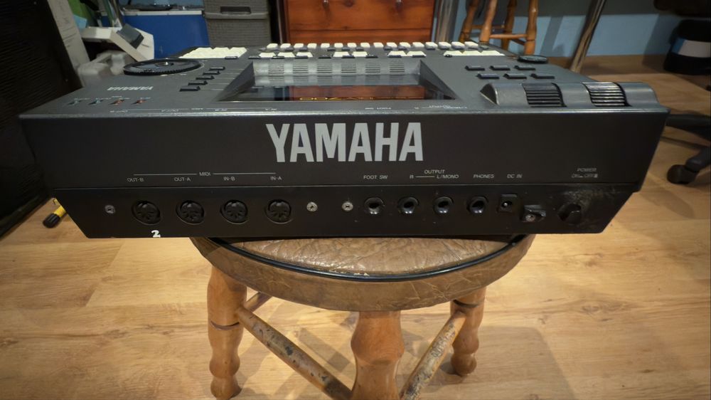 Sequencer aranżer QY 700