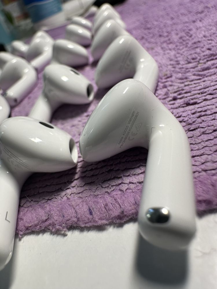 Lewa / Prawa sluchawka Airpods 4