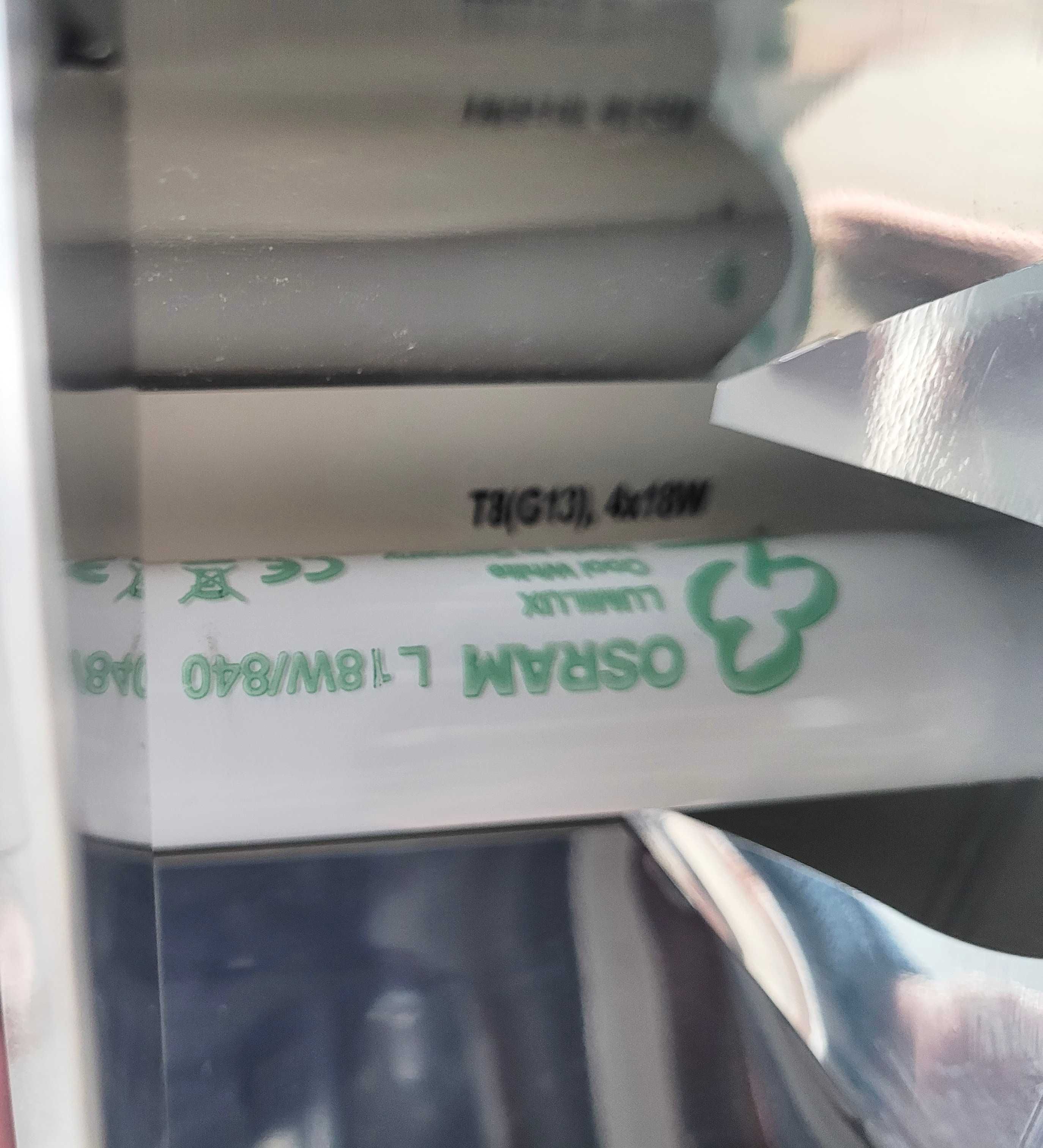 2 szt*  oprawa rastrowa z 4 świetlówkami każda