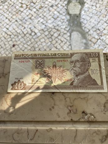 Vendo 10 pesos cubanos por 12 euros