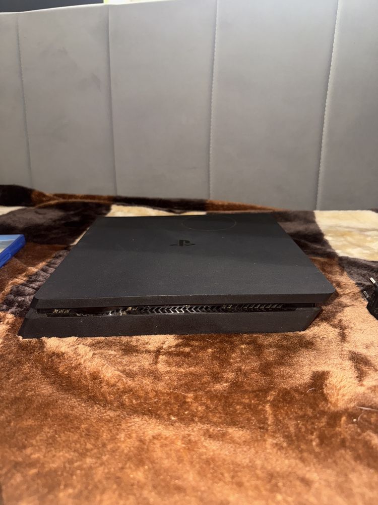 Ps4 slim +kontroler + gry