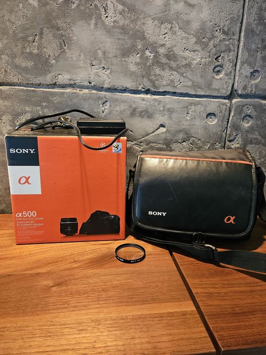 Aparat fotograficzny Sony Alfa 500 z dodatkami